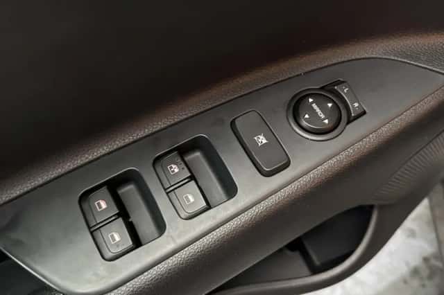 Kia Stonic (2024) thumbnail 4