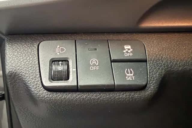 Kia Stonic (2024) thumbnail 5