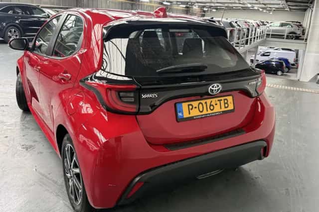 Toyota Yaris (2022) thumbnail 2
