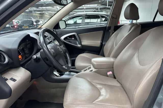 Toyota RAV4 (2007) thumbnail 2