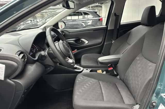 Toyota Yaris (2025) thumbnail 2