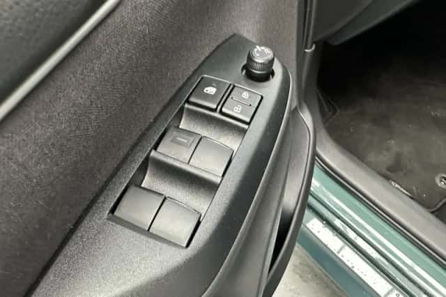 Toyota Yaris (2025) thumbnail 3