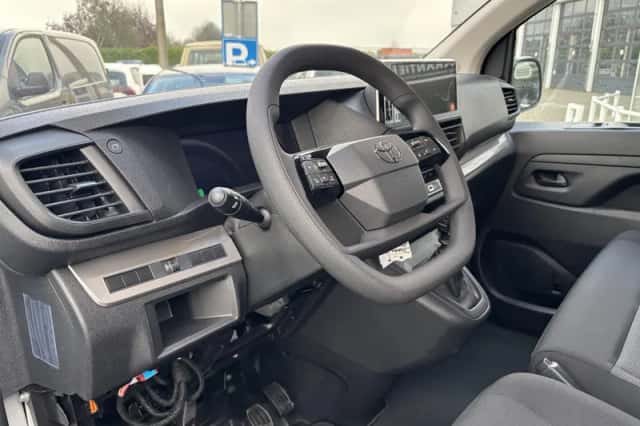 Toyota Proace (2024) thumbnail 2