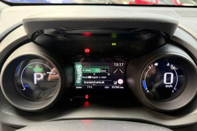 Toyota Yaris (2020) thumbnail 4