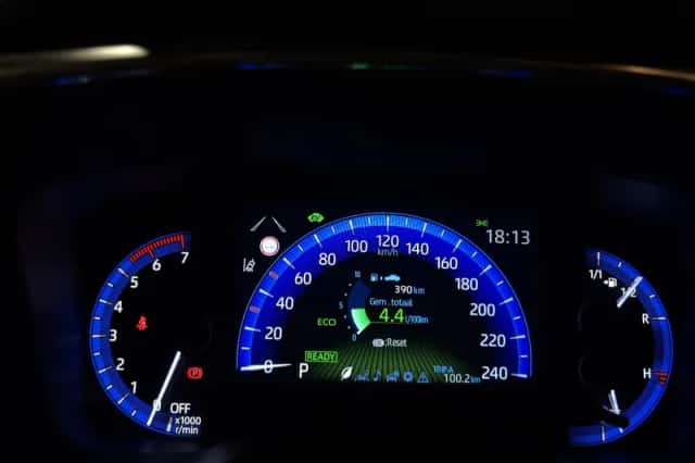Toyota Corolla (2022) thumbnail 5