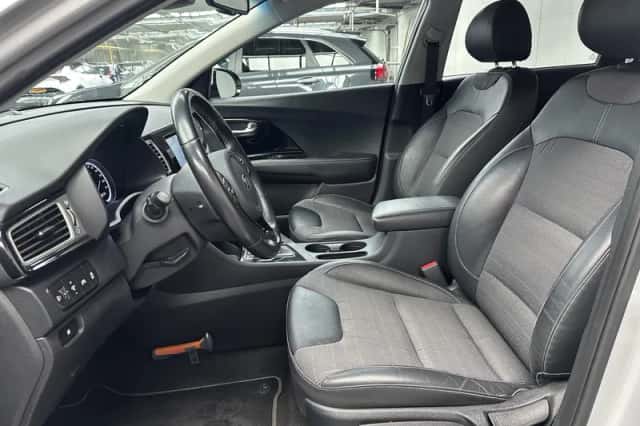 Kia Niro (2017) thumbnail 2