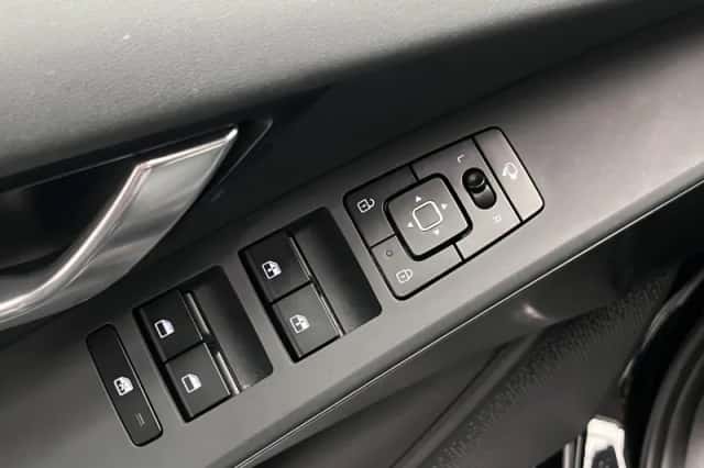 Kia Niro (2024) thumbnail 4