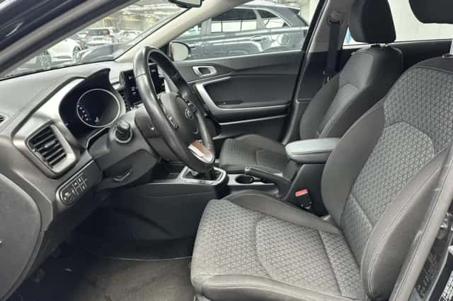 Kia Ceed (2021) thumbnail 2