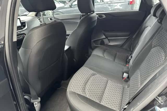 Kia Ceed (2021) thumbnail 3