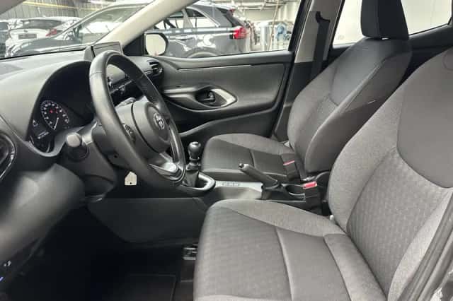 Toyota Yaris (2022) thumbnail 2
