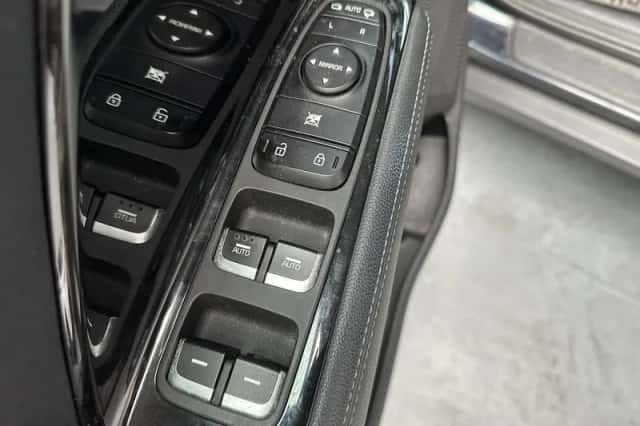 Kia Niro (2019) thumbnail 3