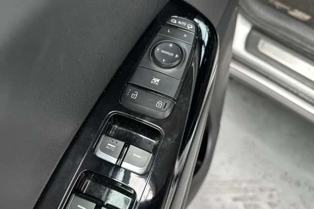 Kia Sportage (2016) thumbnail 3