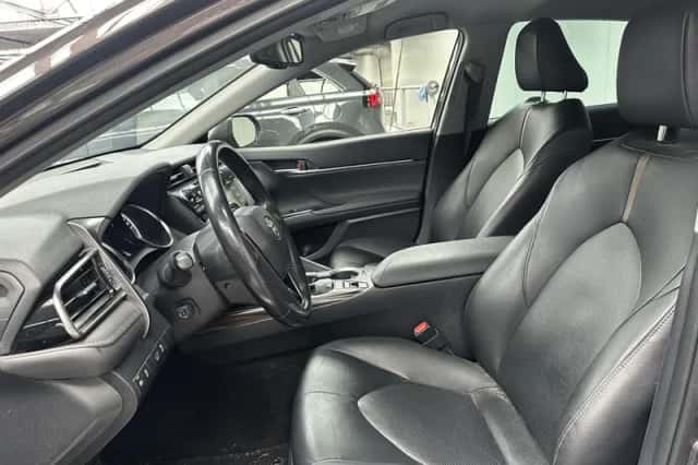 Toyota Camry (2020) thumbnail 2