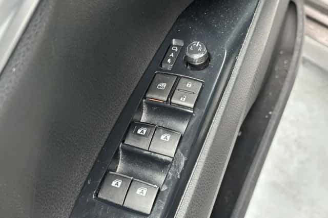 Toyota Camry (2020) thumbnail 3