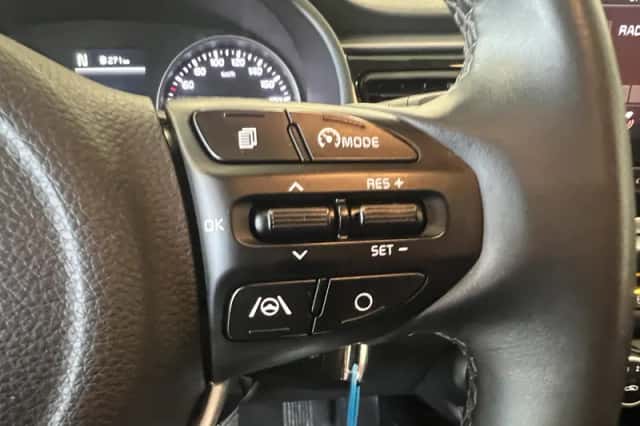 Kia Rio (2022) thumbnail 4