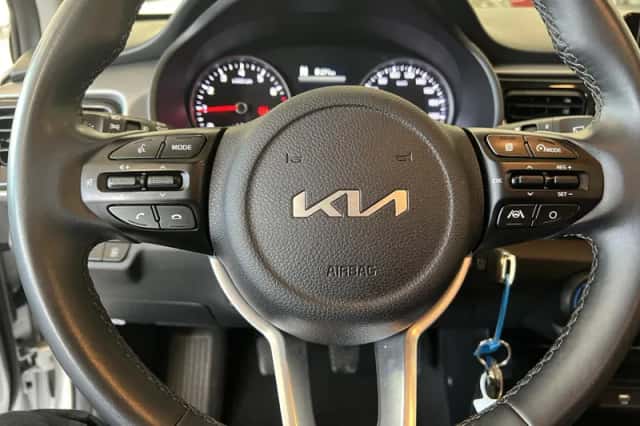 Kia Rio (2022) thumbnail 5