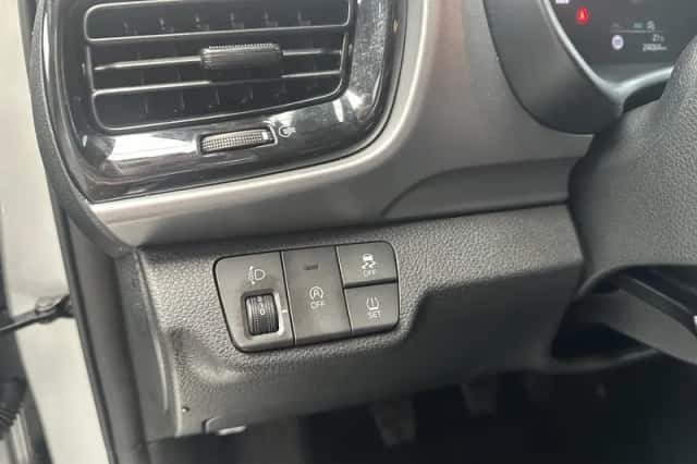 Kia Stonic (2025) thumbnail 6