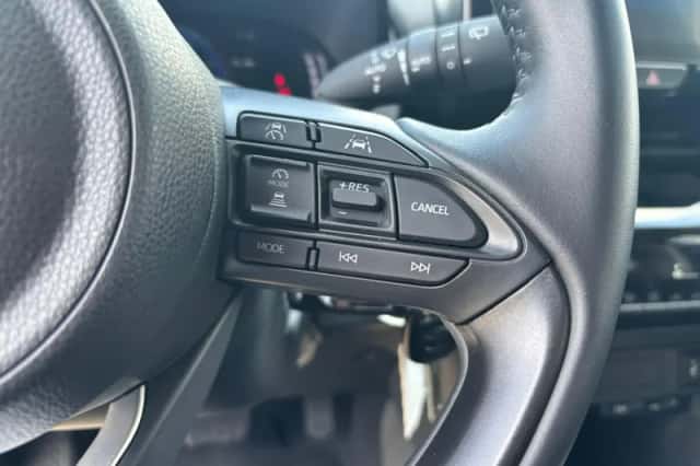 Toyota Yaris Cross (2024) thumbnail 3