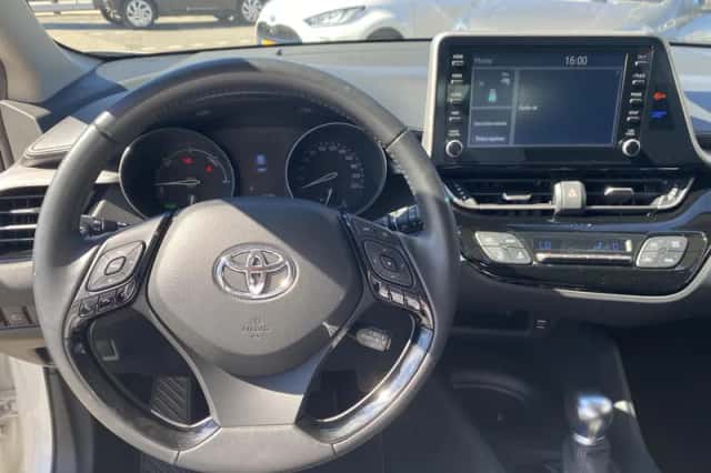Toyota C-HR (2020) thumbnail 3