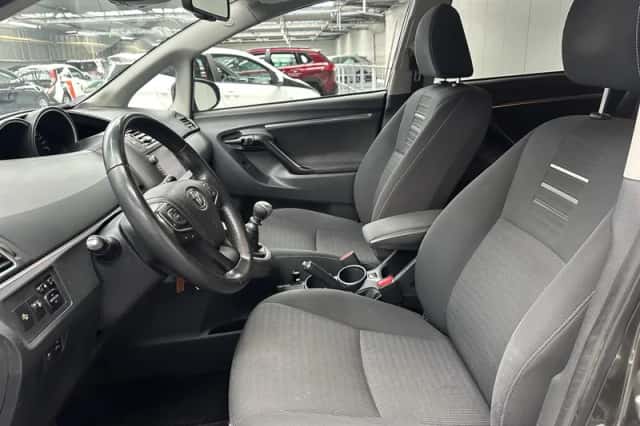 Toyota Verso (2017) thumbnail 2