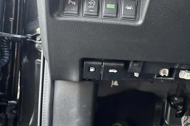 Nissan Qashqai (2015) thumbnail 3
