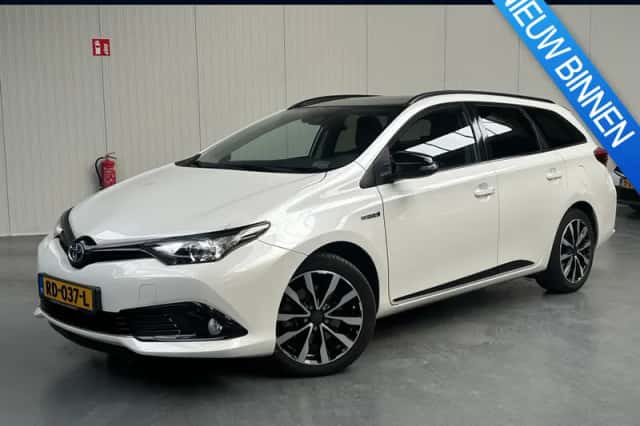 Toyota Auris (2017) thumbnail 1