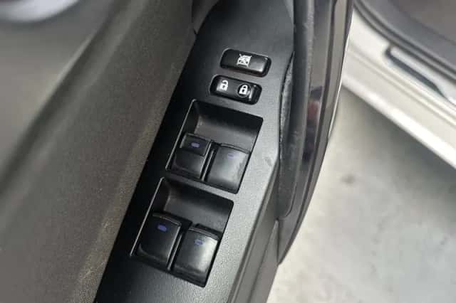Toyota Auris (2017) thumbnail 3