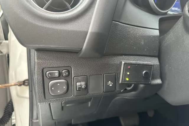 Toyota Auris (2017) thumbnail 4