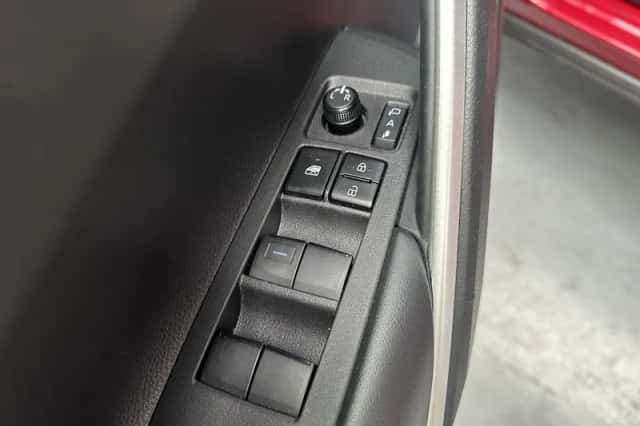 Toyota Corolla (2025) thumbnail 5