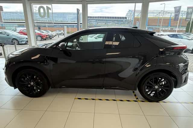 Toyota C-HR (2025) thumbnail 3