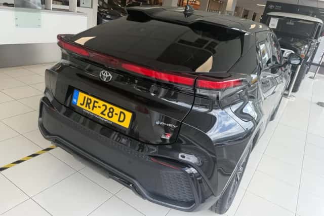 Toyota C-HR (2025) thumbnail 5