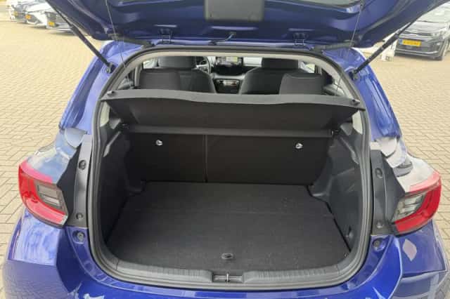 Toyota Yaris (2024) thumbnail 3