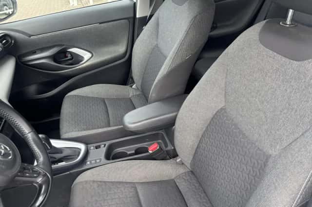 Toyota Yaris Cross (2022) thumbnail 2