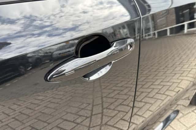 Toyota Corolla (2022) thumbnail 2