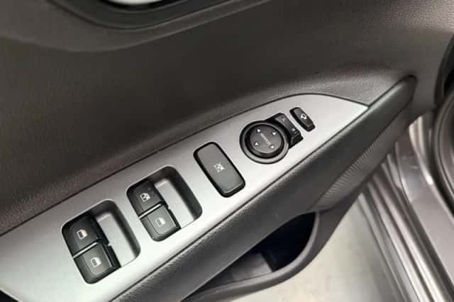 Kia Rio (2019) thumbnail 4