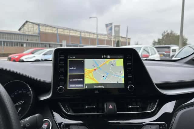 Toyota C-HR (2022) thumbnail 5