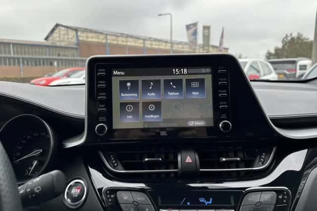 Toyota C-HR (2022) thumbnail 6