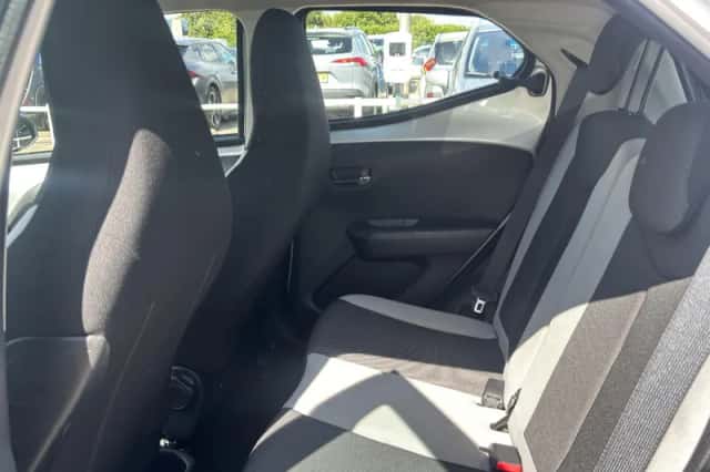 Toyota Aygo (2016) thumbnail 3