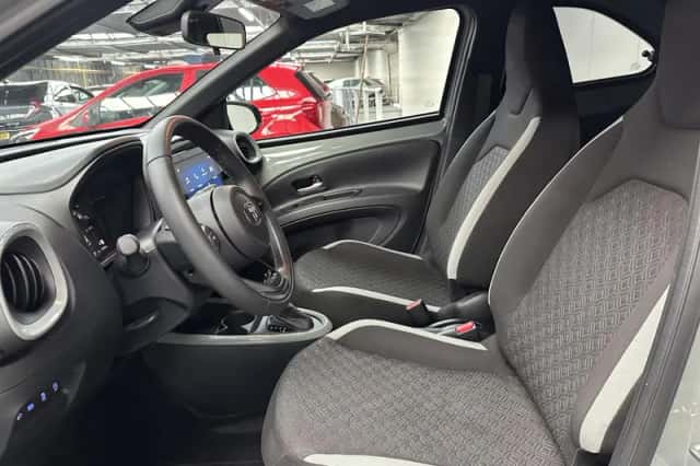 Toyota Aygo (2024) thumbnail 2