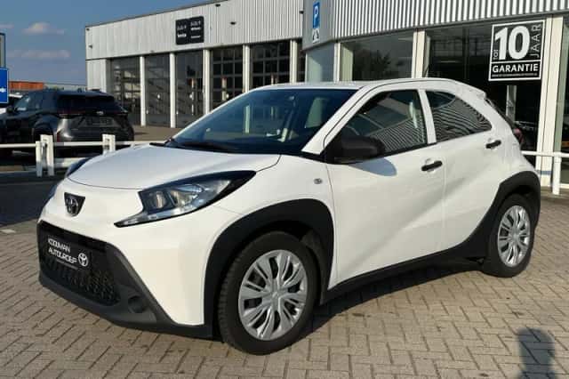Toyota Aygo (2022) thumbnail 3