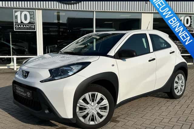 Toyota Aygo (2022) thumbnail 1