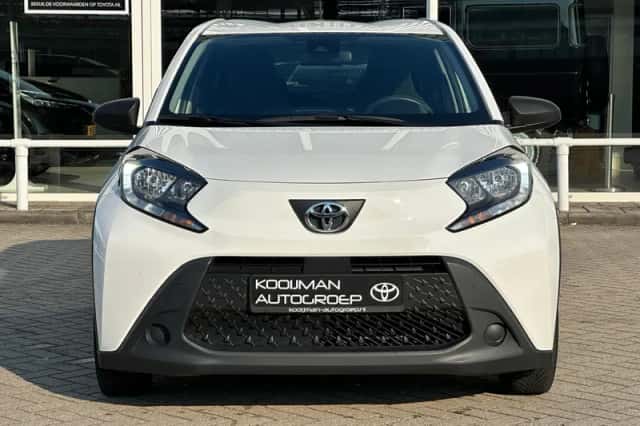 Toyota Aygo (2022) thumbnail 2
