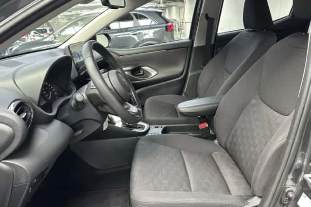 Toyota Yaris (2025) thumbnail 2