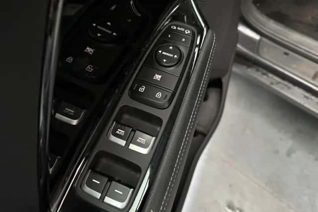 Kia Niro (2017) thumbnail 3