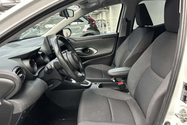 Toyota Yaris (2021) thumbnail 2