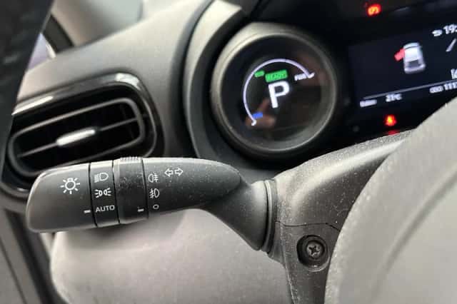 Toyota Yaris (2021) thumbnail 3