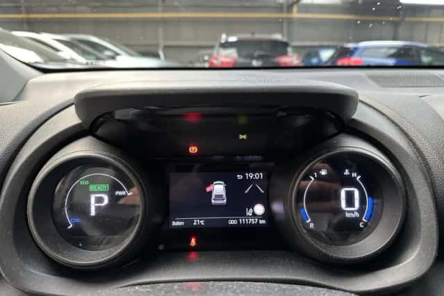 Toyota Yaris (2021) thumbnail 4