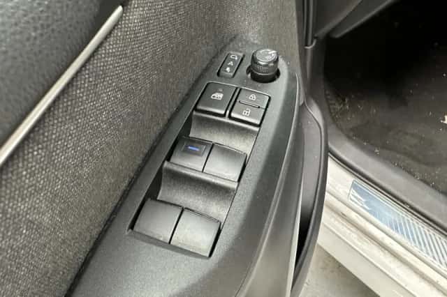 Toyota Yaris (2021) thumbnail 5