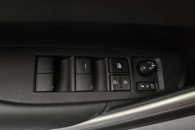 Toyota Corolla Cross (2025) thumbnail 5