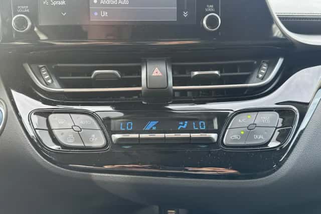 Toyota C-HR (2021) thumbnail 4